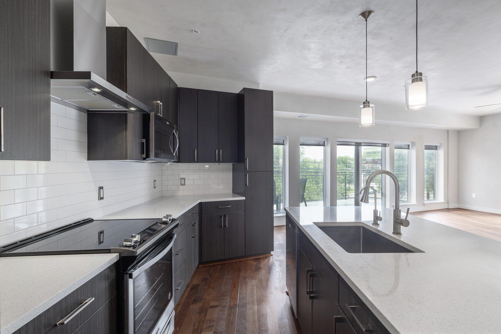 6444 Burnet Rd # 100, Austin, TX 78757