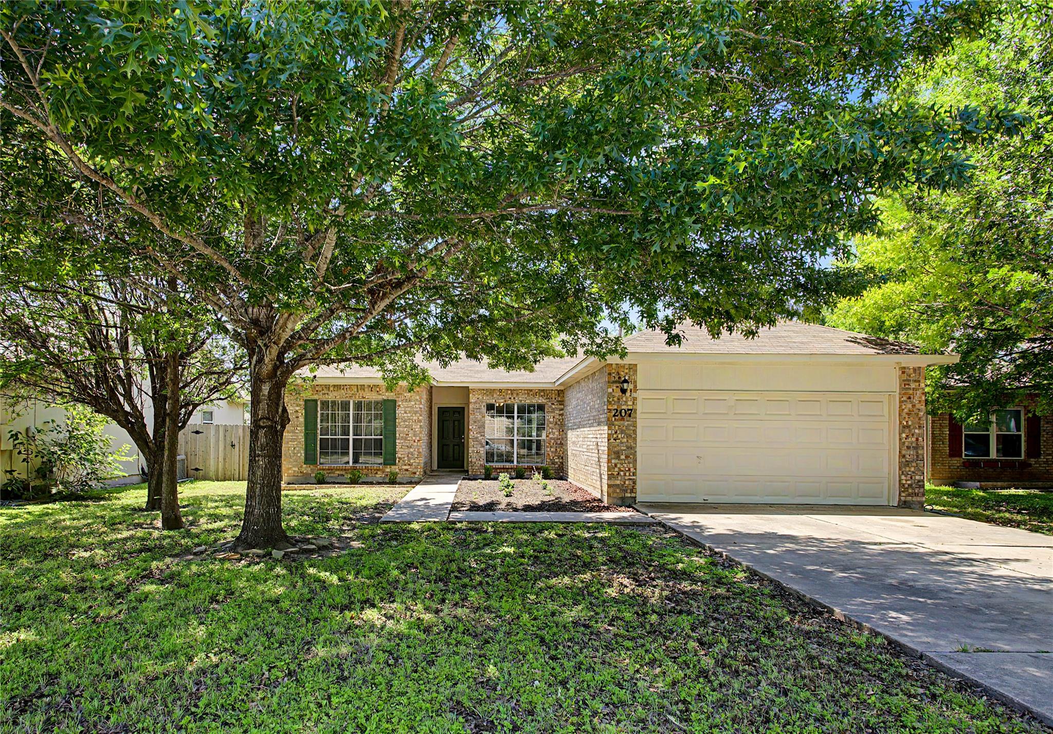 207 Kates Way, Hutto, TX 78634
