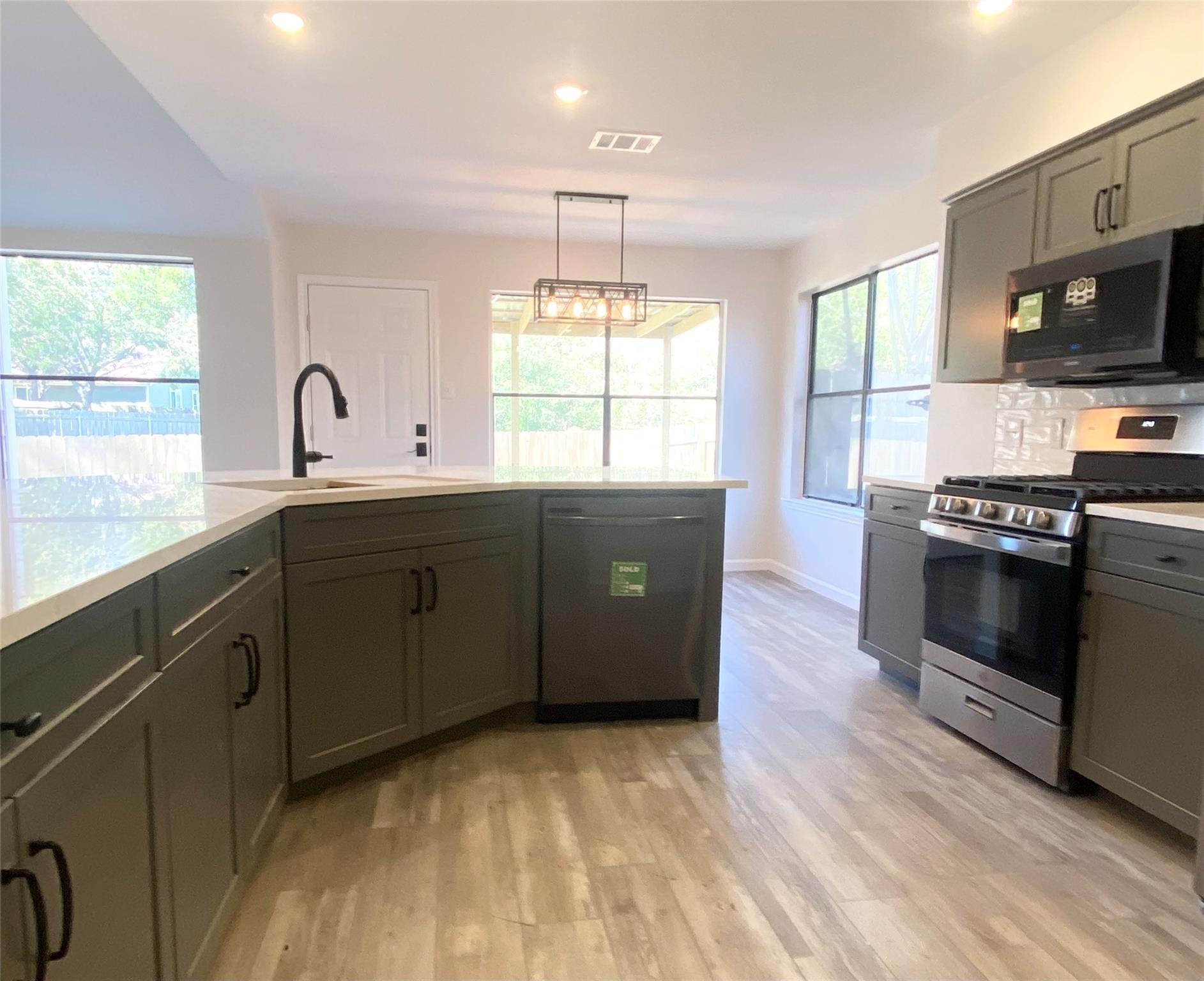 3838 Arrow Dr, Austin, TX 78749