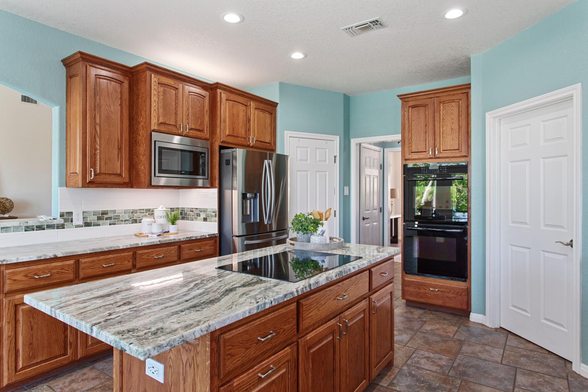 1121 Kings Cove Dr, Canyon Lake, TX 78133