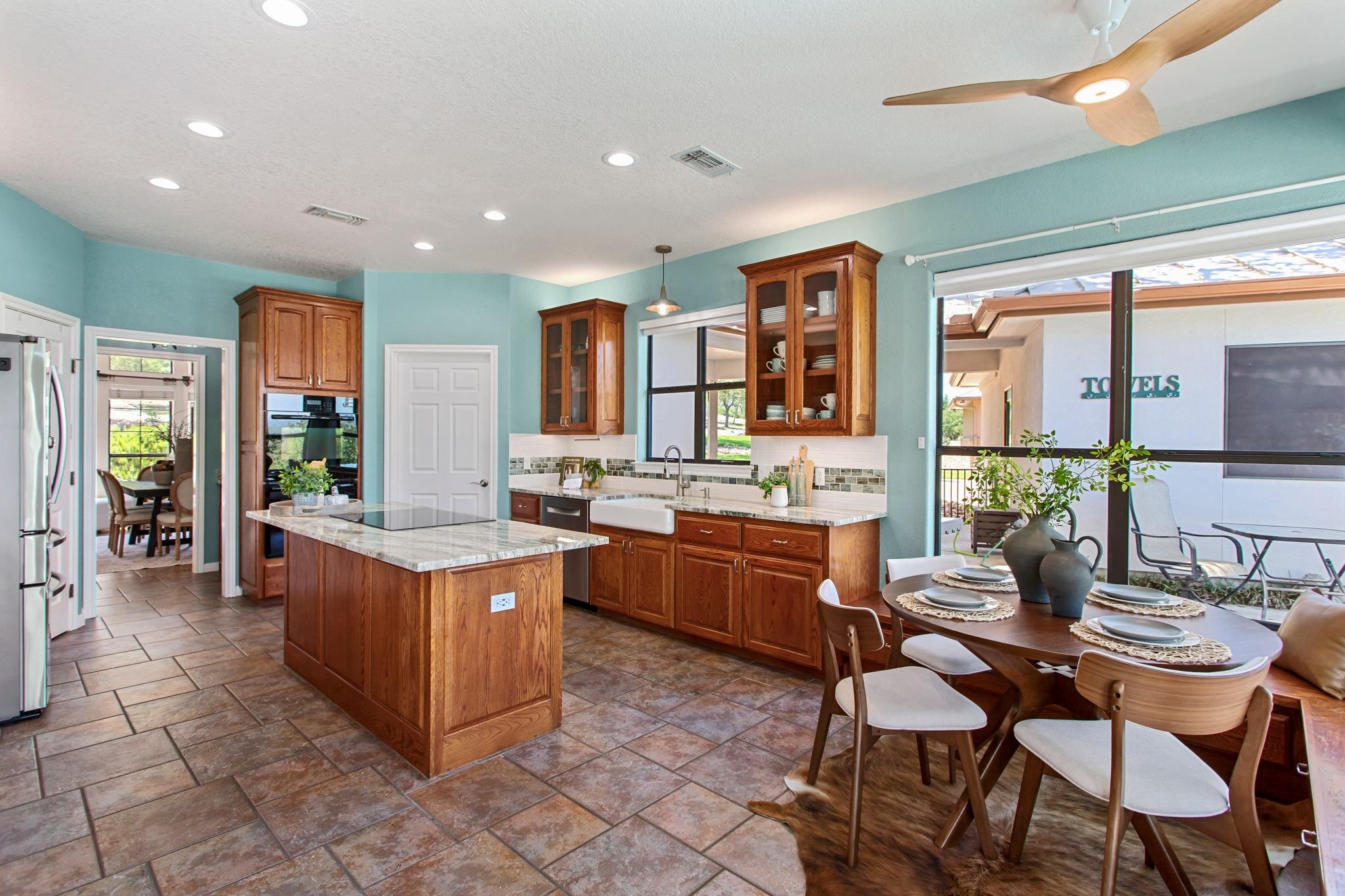 1121 Kings Cove Dr, Canyon Lake, TX 78133