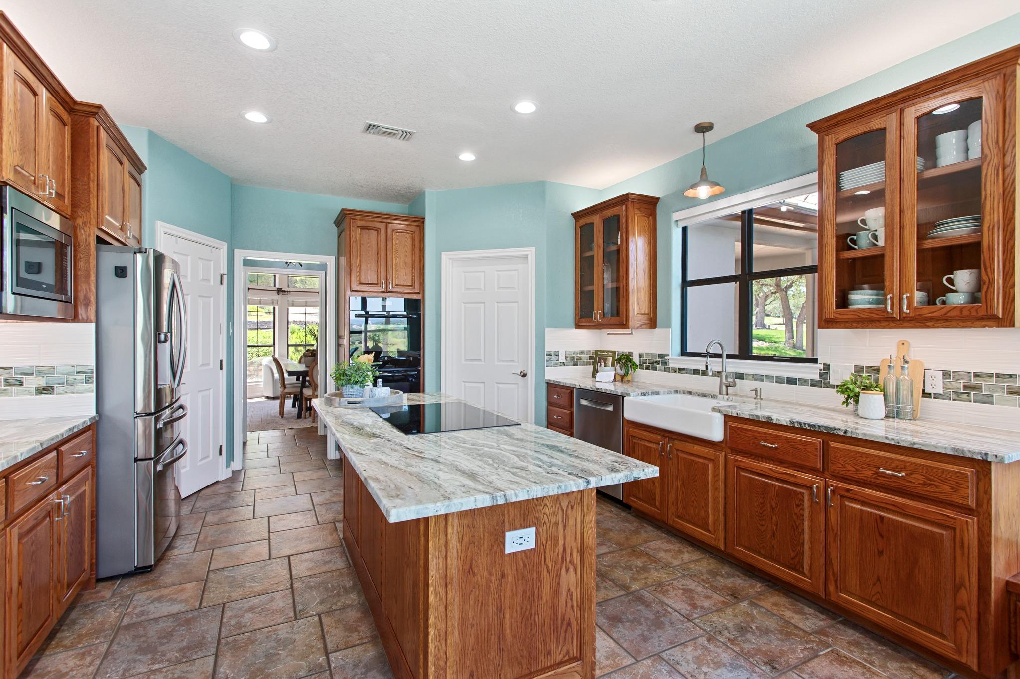 1121 Kings Cove Dr, Canyon Lake, TX 78133