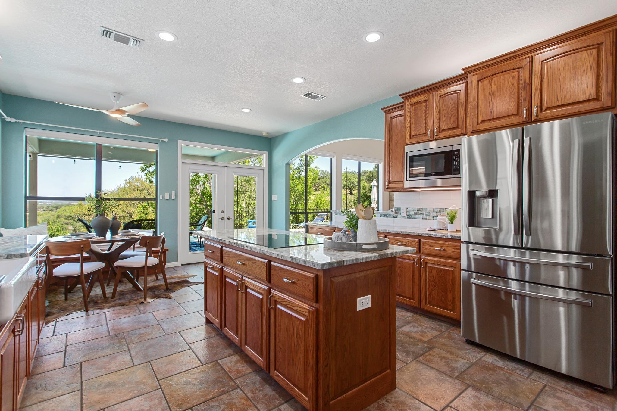 1121 Kings Cove Dr, Canyon Lake, TX 78133
