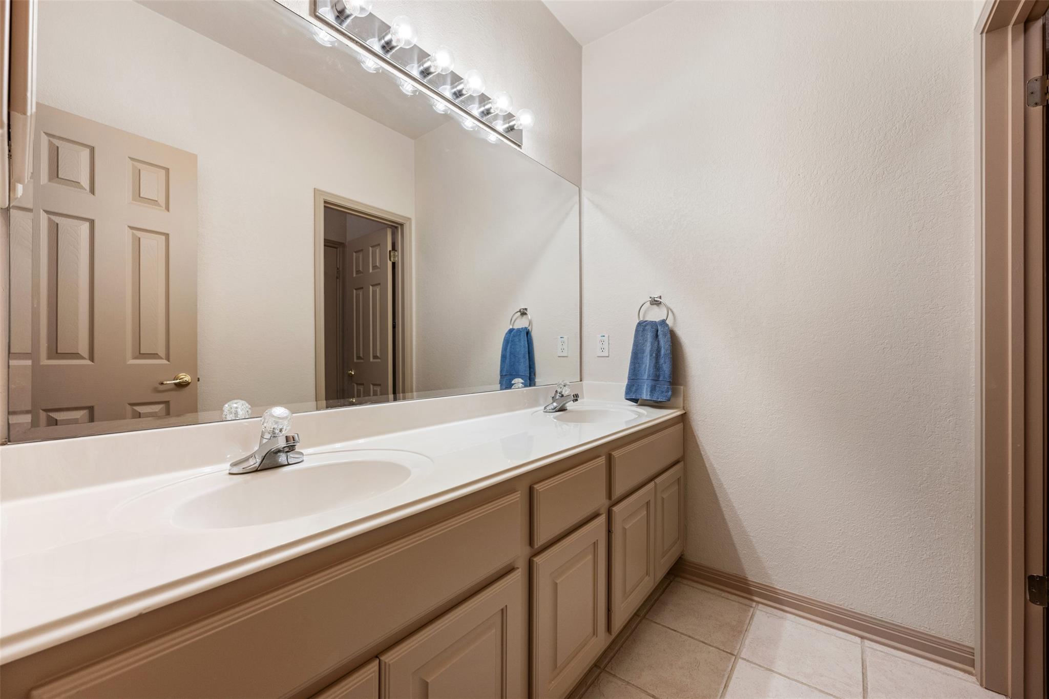 5308 Deerwood Ln, Austin, TX 78730