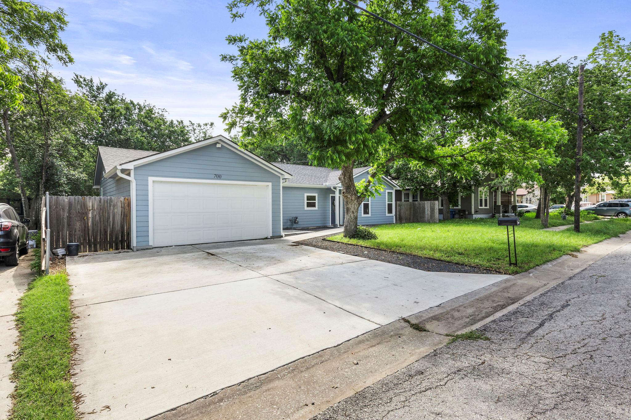 700 S Church St, Lockhart, TX 78644