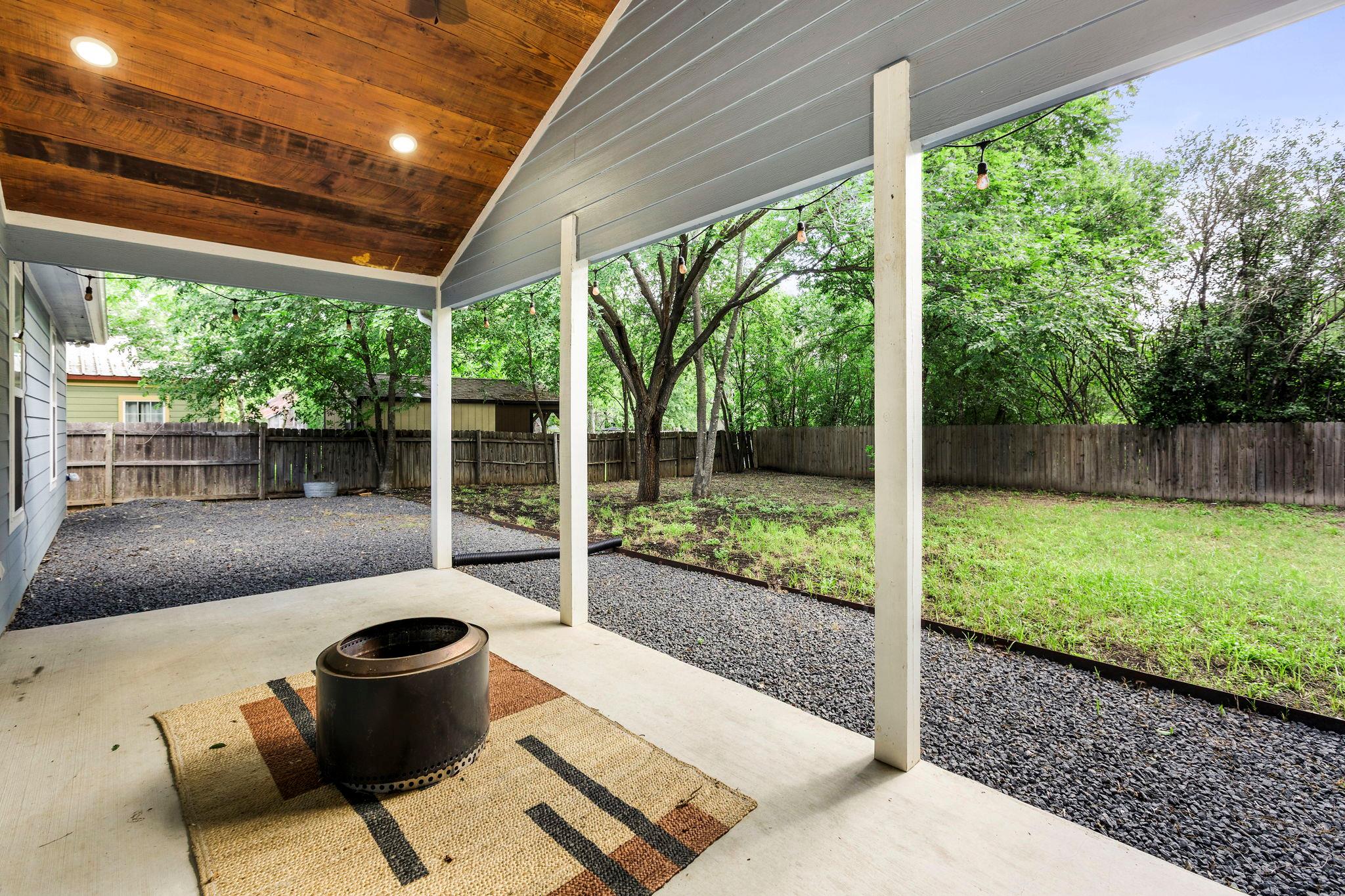 700 S Church St, Lockhart, TX 78644