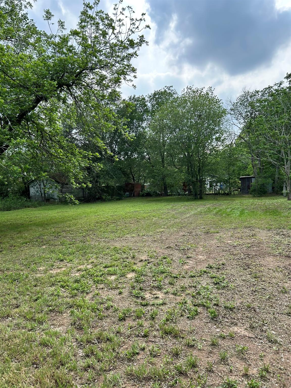 222 N Vaughan Ave, Seguin, TX 78155
