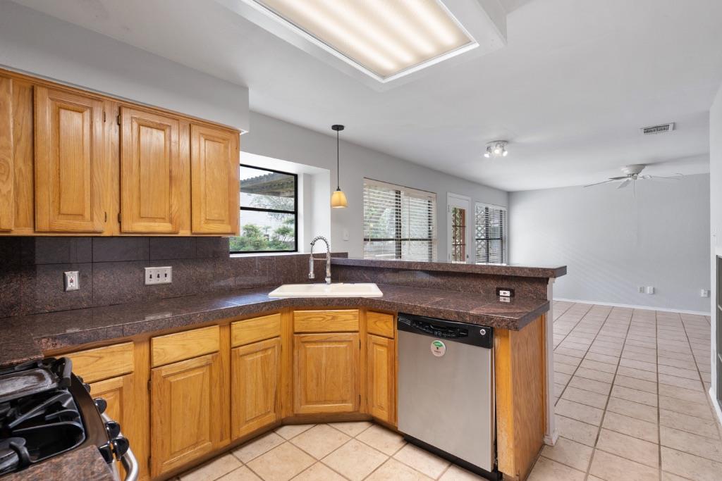 8718 Coastal Dr, Austin, TX 78749