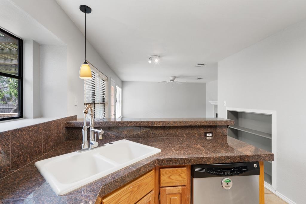 8718 Coastal Dr, Austin, TX 78749