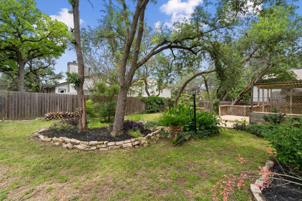 8718 Coastal Dr, Austin, TX 78749