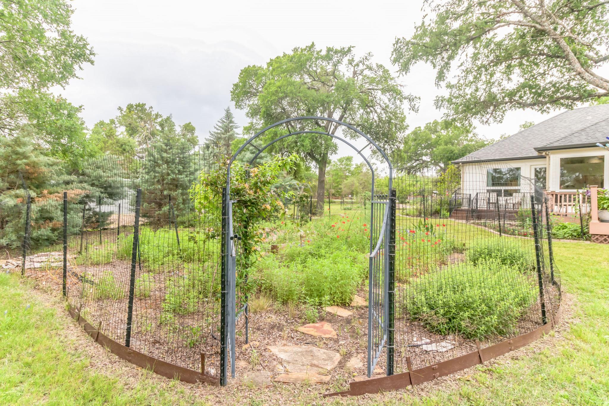 10905 W Cave Blvd, Dripping Springs, TX 78620