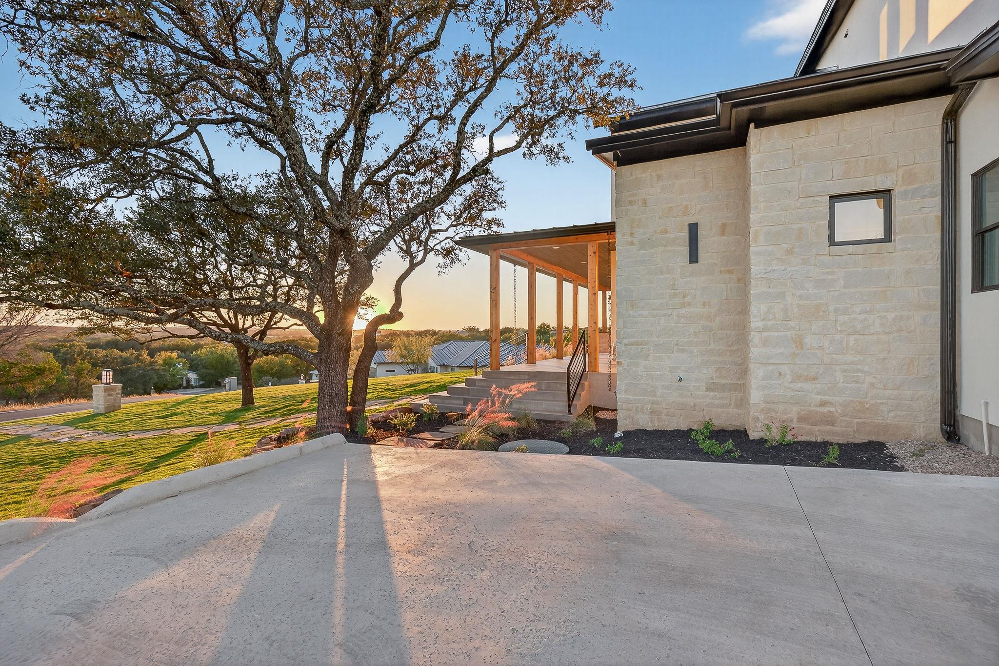 400 Emerald Way, Horseshoe Bay, TX 78657