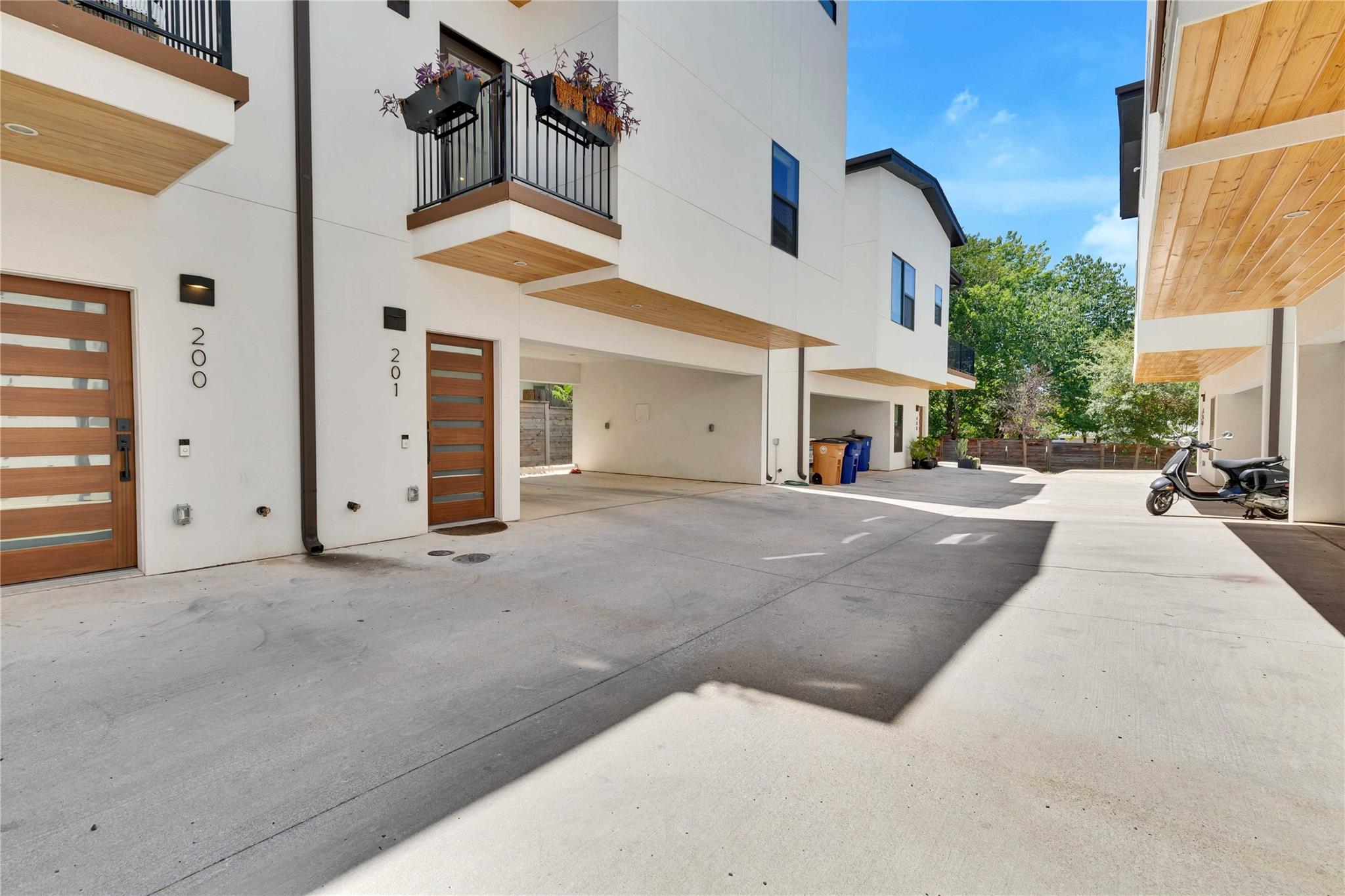 1128 Chicon St # 201, Austin, TX 78702