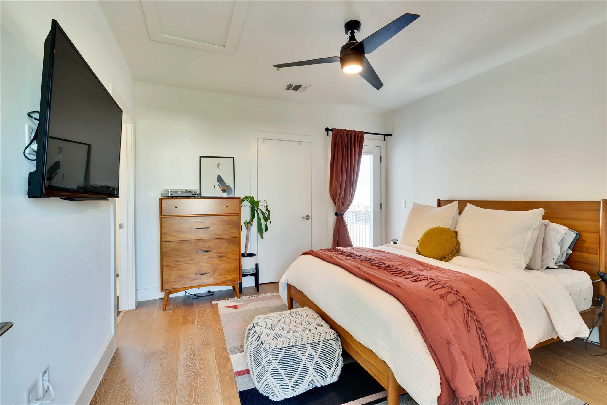 1128 Chicon St # 201, Austin, TX 78702