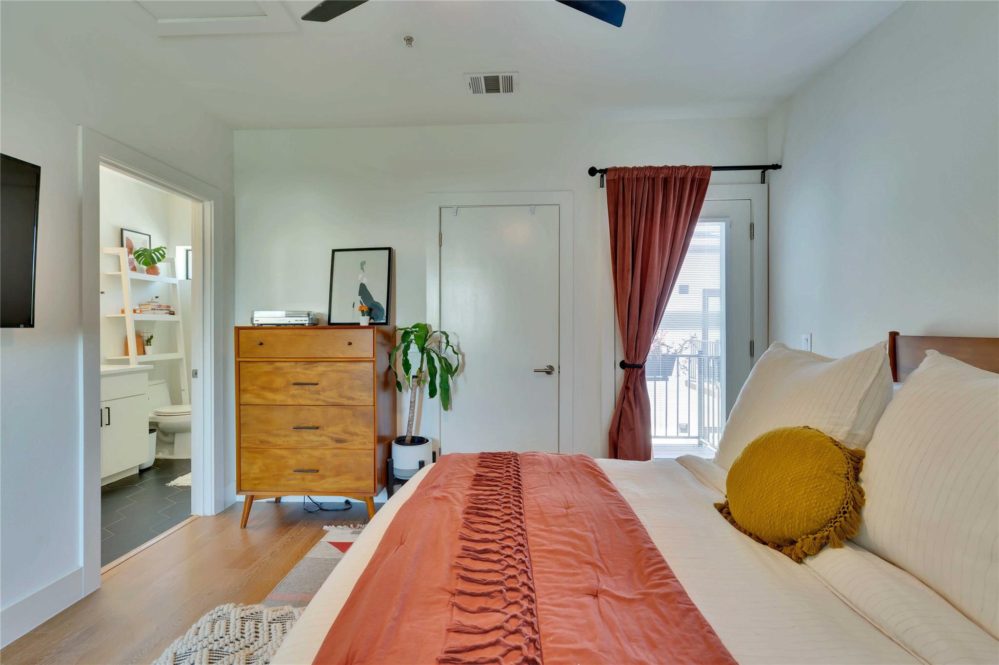 1128 Chicon St # 201, Austin, TX 78702