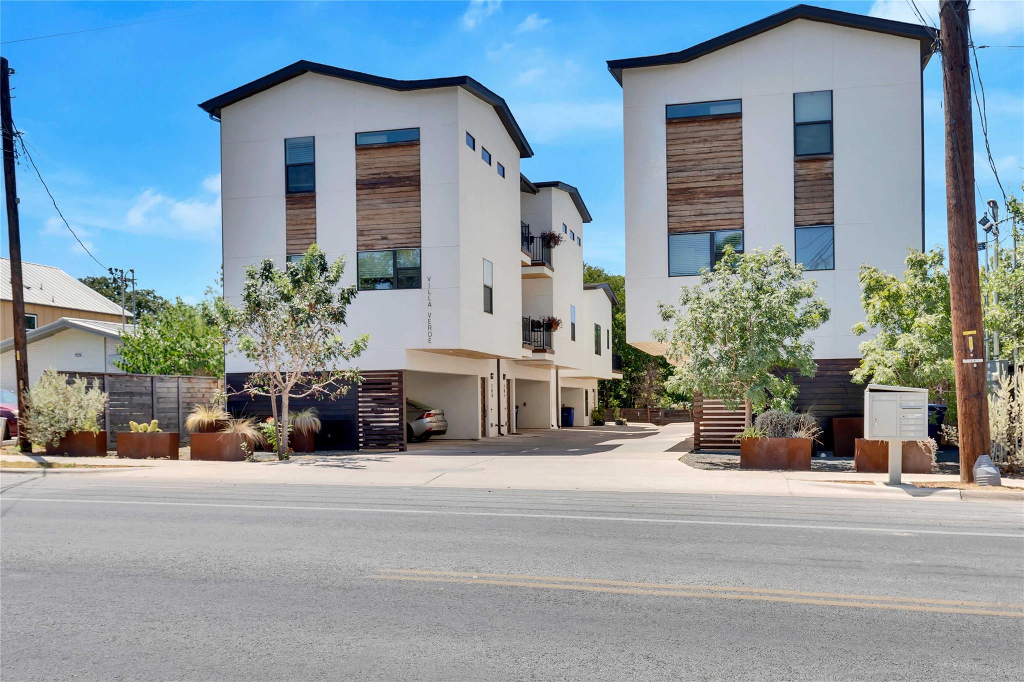 1128 Chicon St # 201, Austin, TX 78702