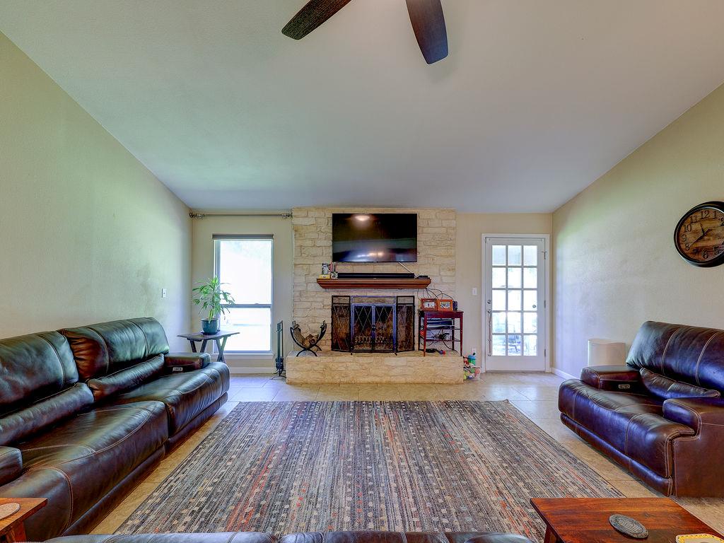 1002 Deep Wood Dr, Round Rock, TX 78681