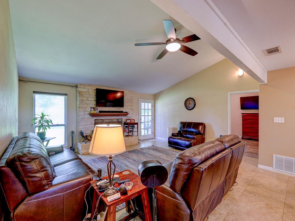 1002 Deep Wood Dr, Round Rock, TX 78681