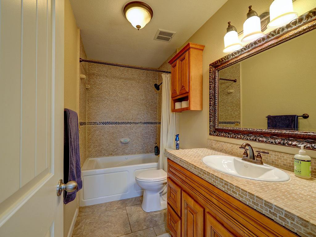 1002 Deep Wood Dr, Round Rock, TX 78681
