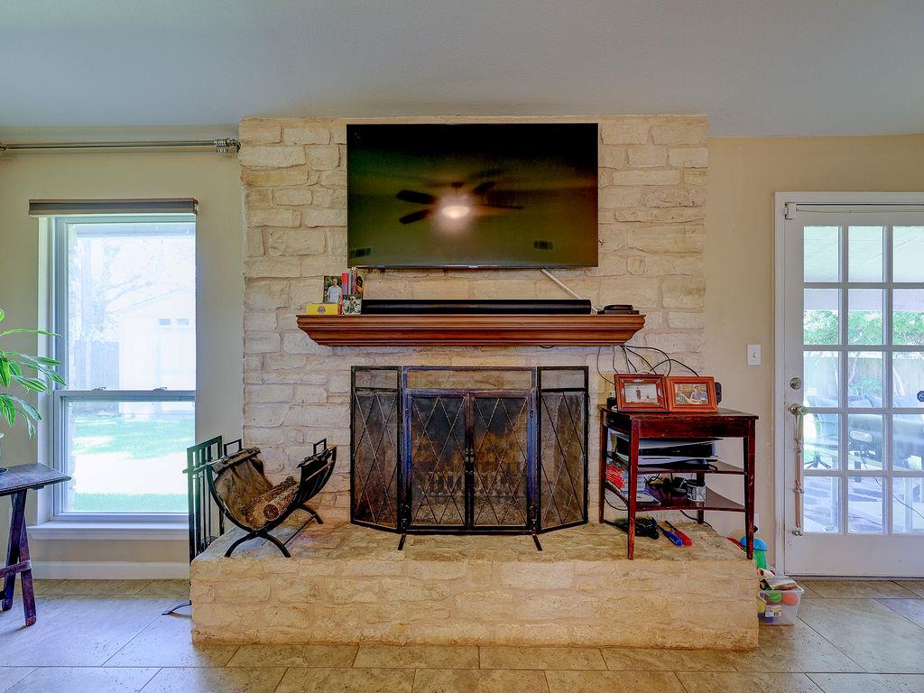 1002 Deep Wood Dr, Round Rock, TX 78681