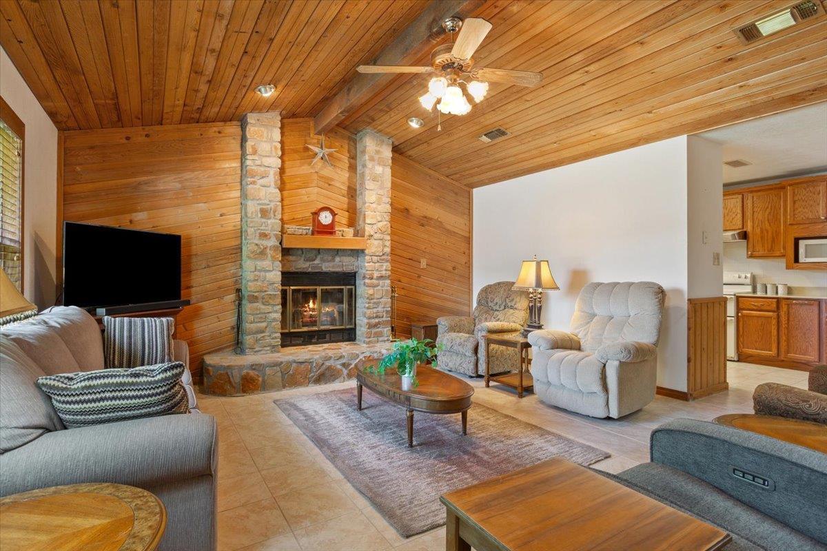 1115 Hackberry Dr, Marble Falls, TX 78654