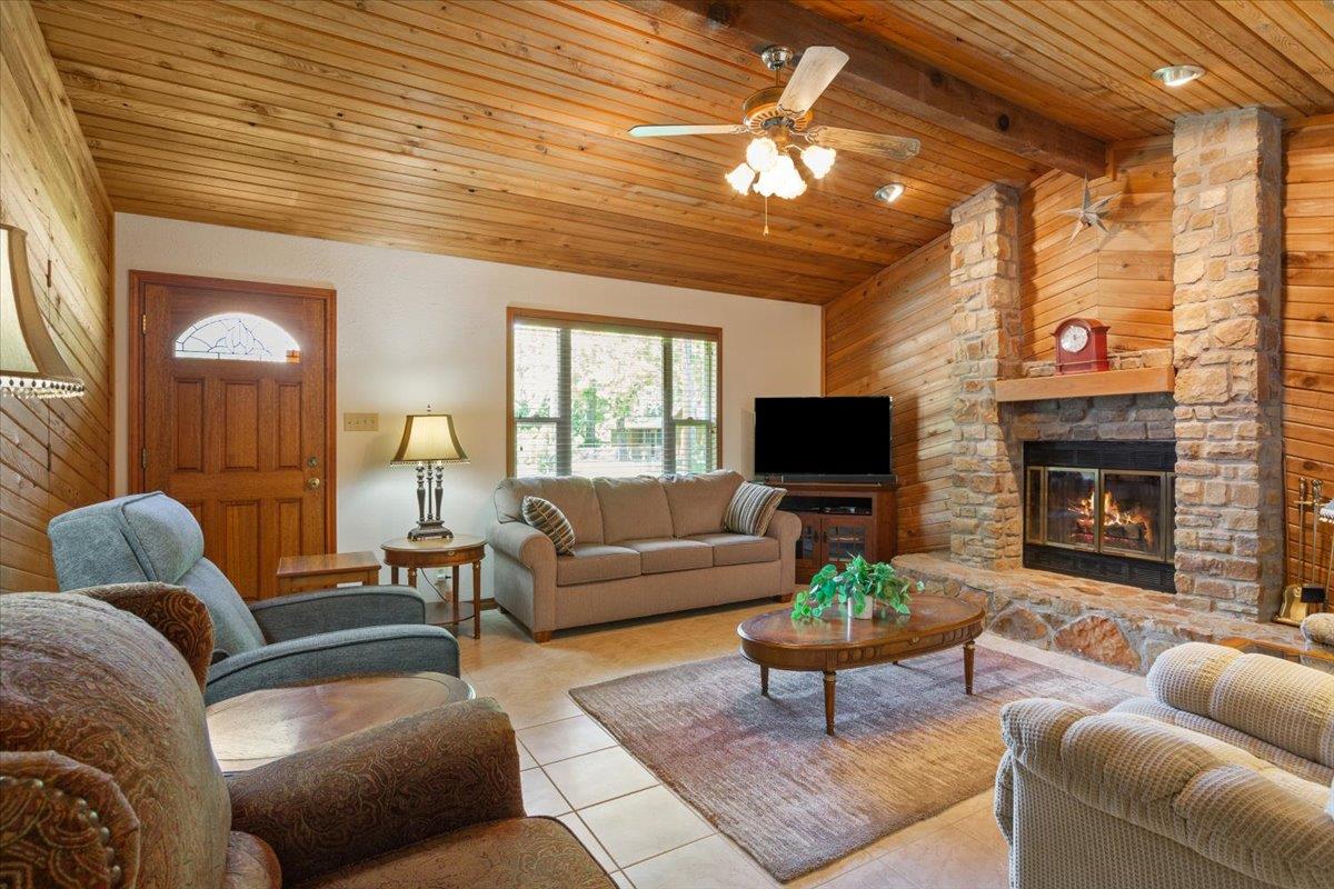 1115 Hackberry Dr, Marble Falls, TX 78654