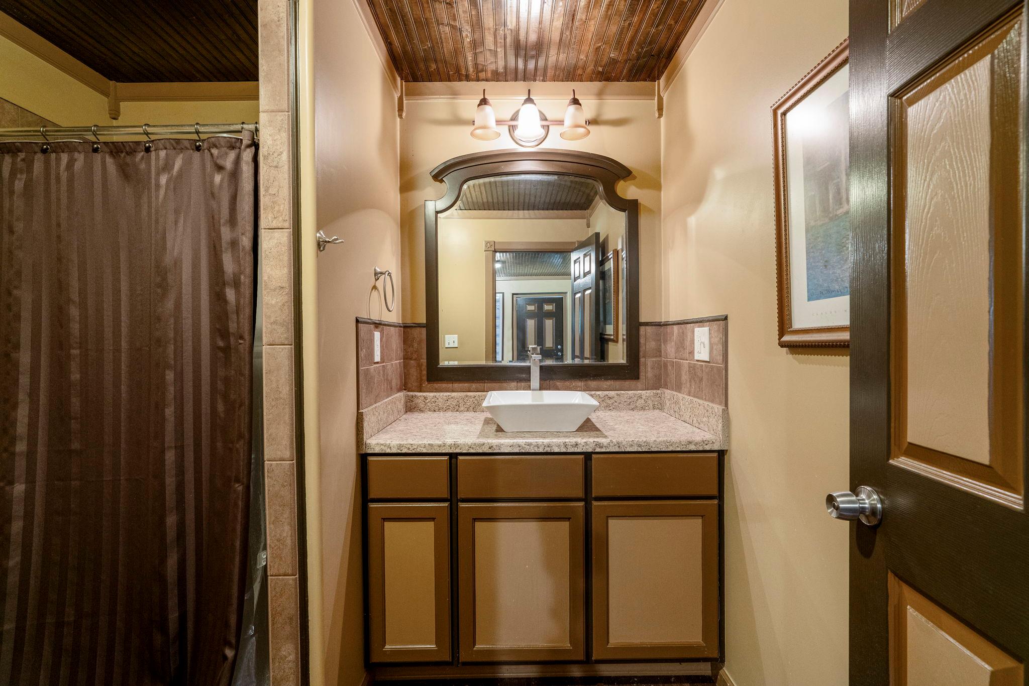 618 County Road 156, Granger, TX 76530