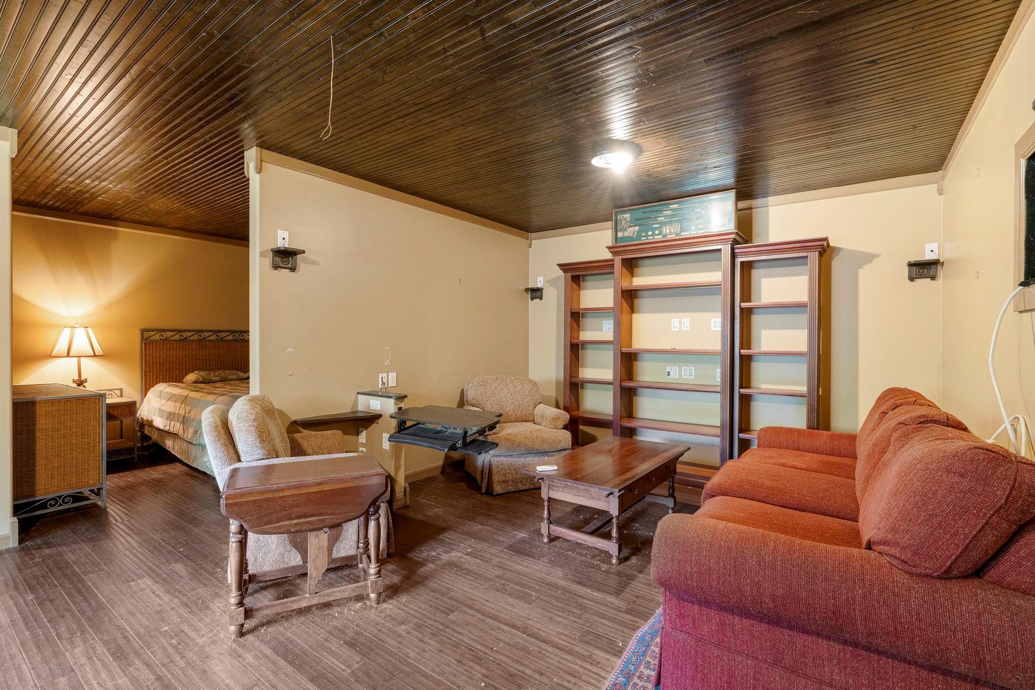 618 County Road 156, Granger, TX 76530