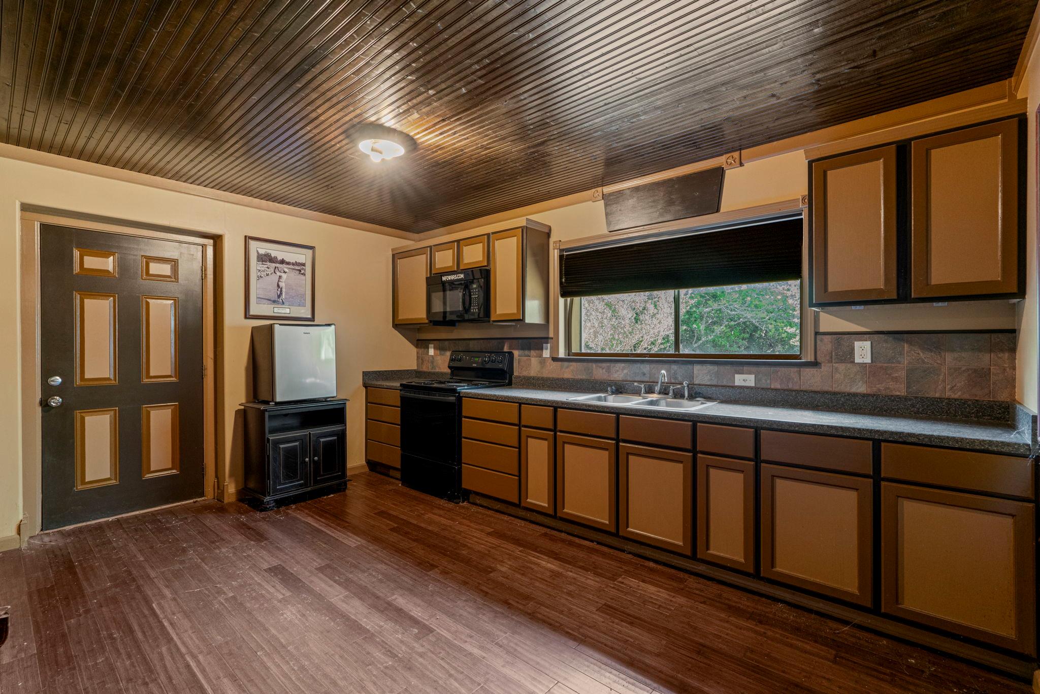 618 County Road 156, Granger, TX 76530