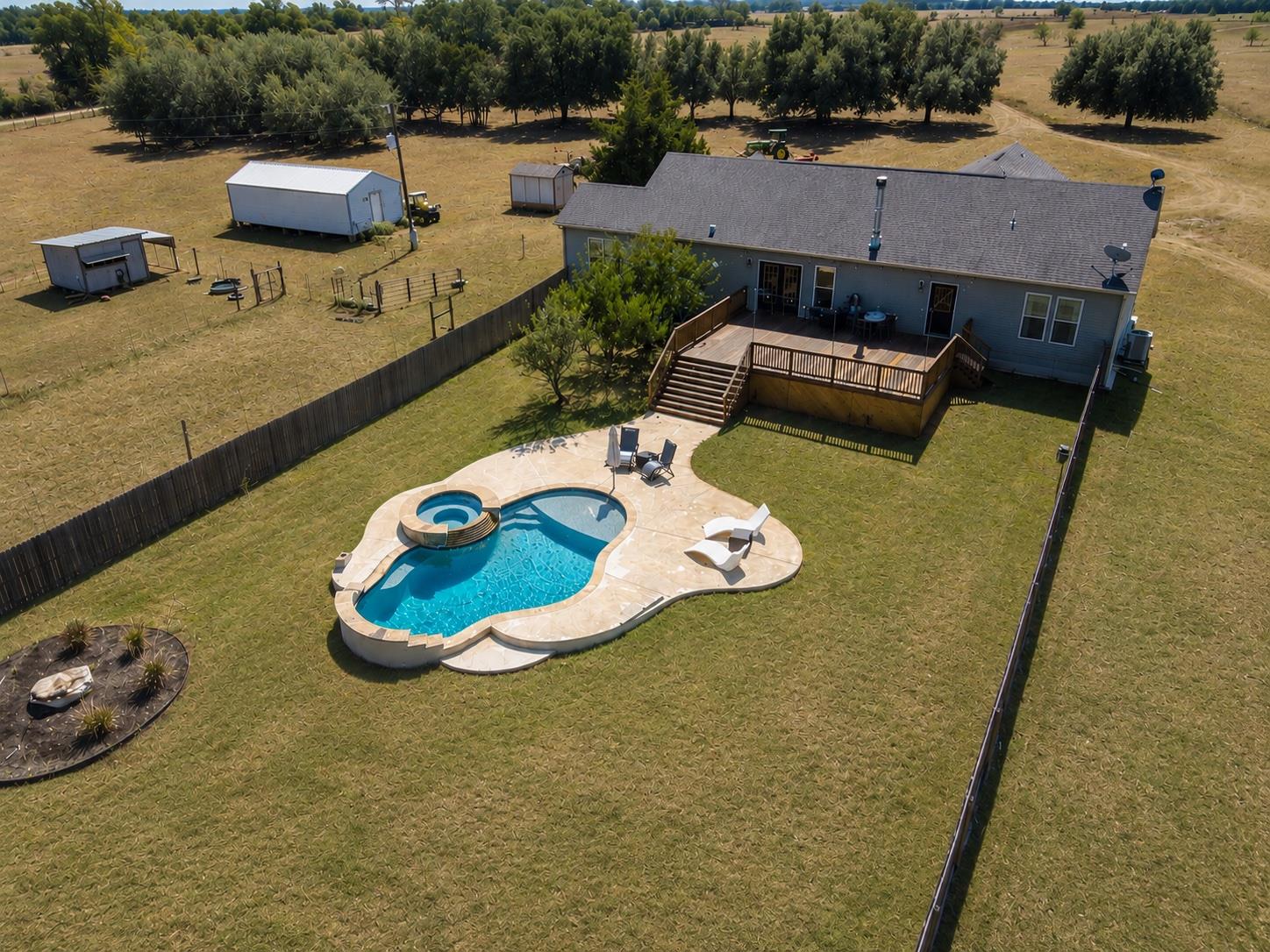 3995 COUNTY ROAD 405, Lexington, TX 78947