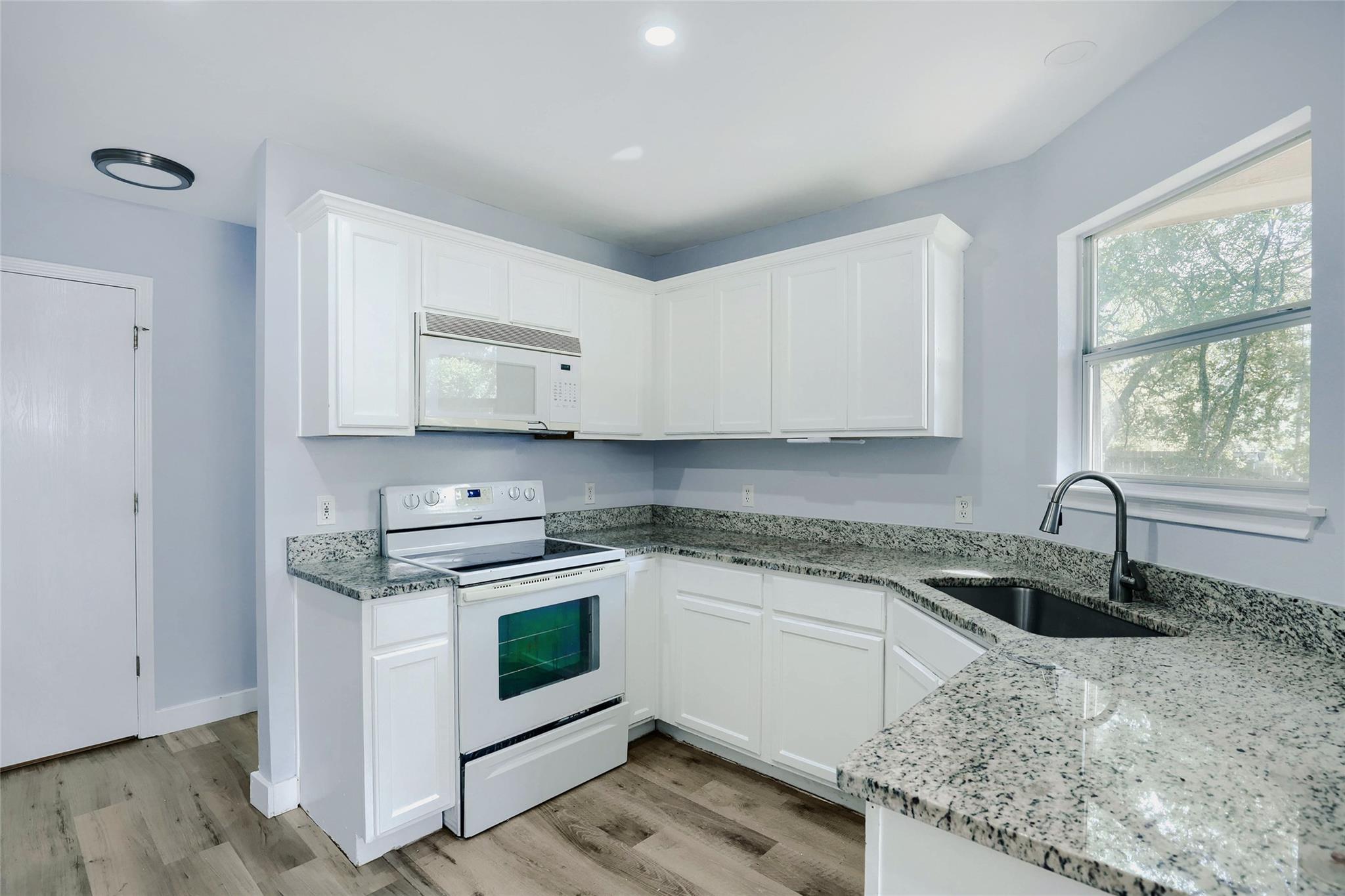 119 High Point Blvd, Cedar Creek, TX 78612