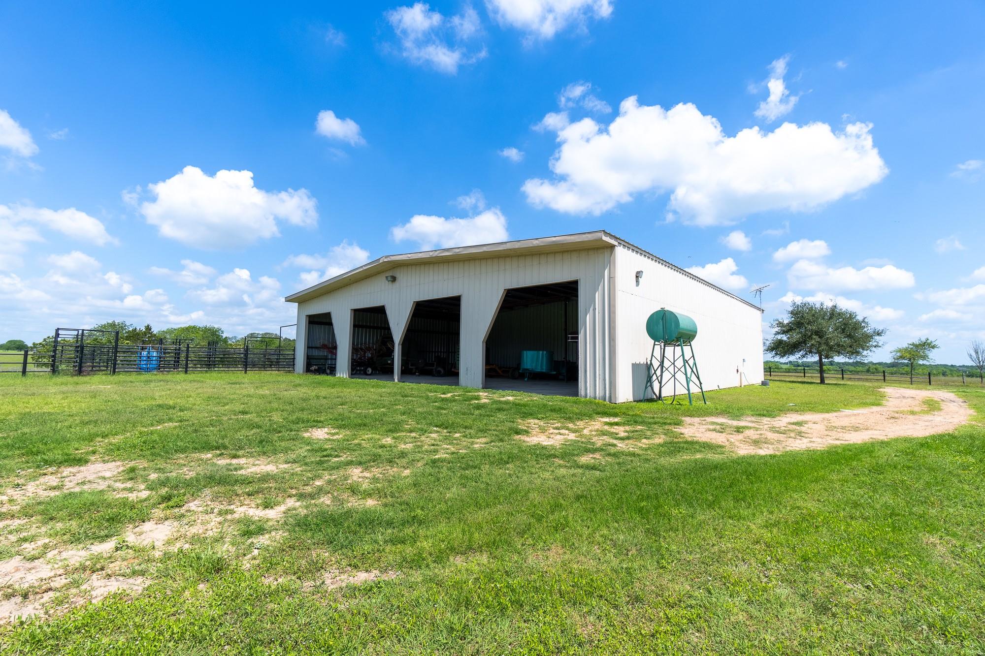 5018 Wolters Rd, Schulenburg, TX 78956