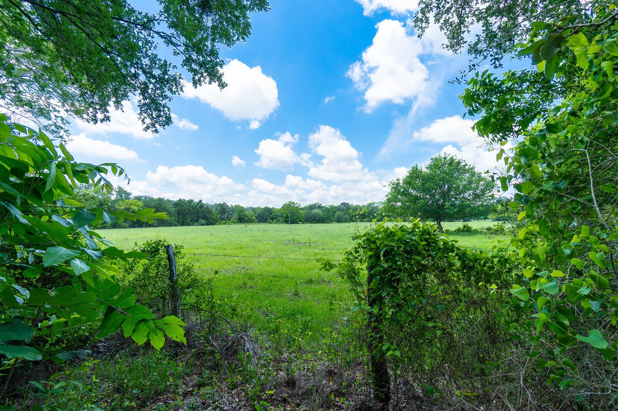 5018 Wolters Rd, Schulenburg, TX 78956