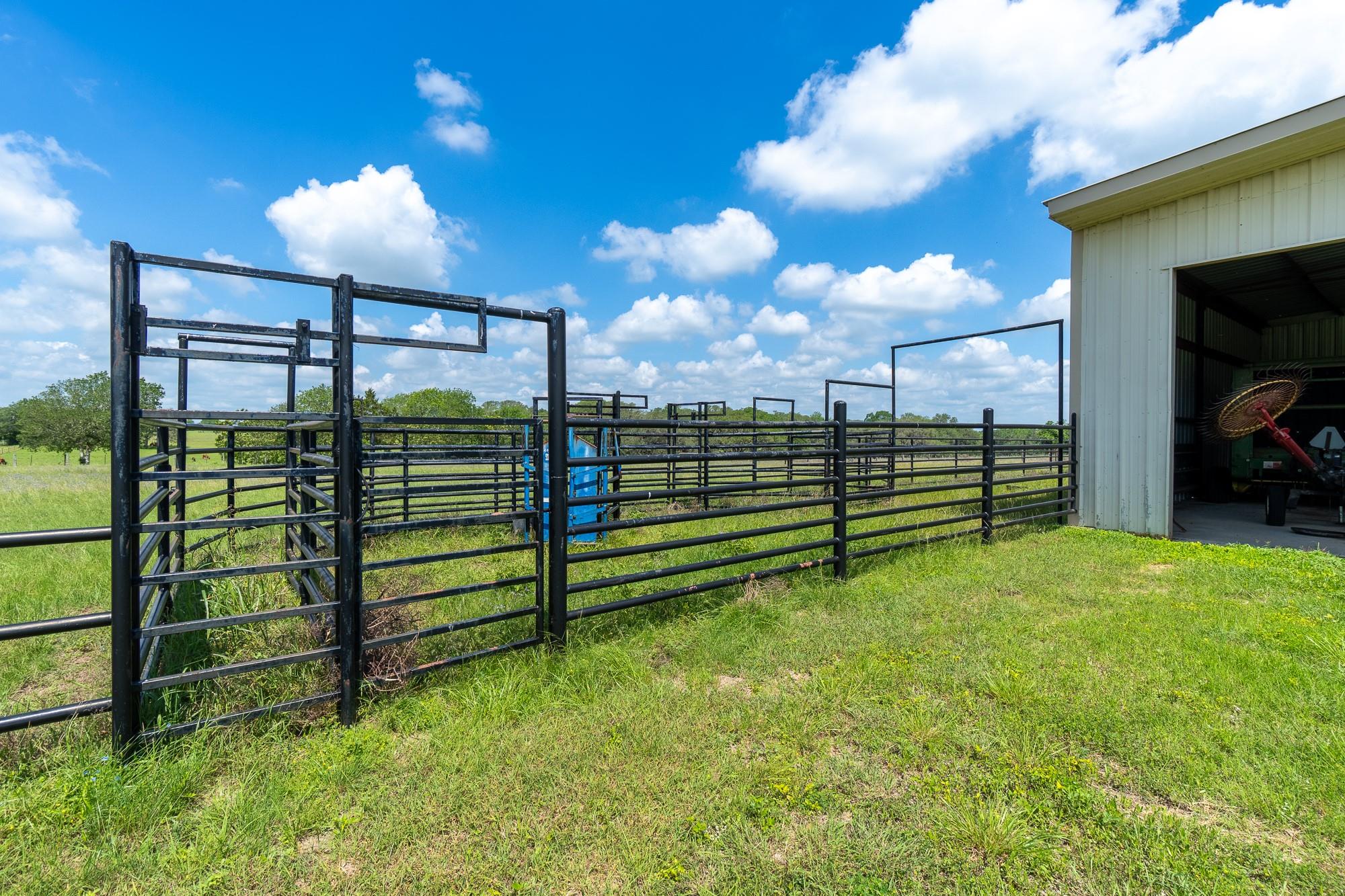 5018 Wolters Rd, Schulenburg, TX 78956