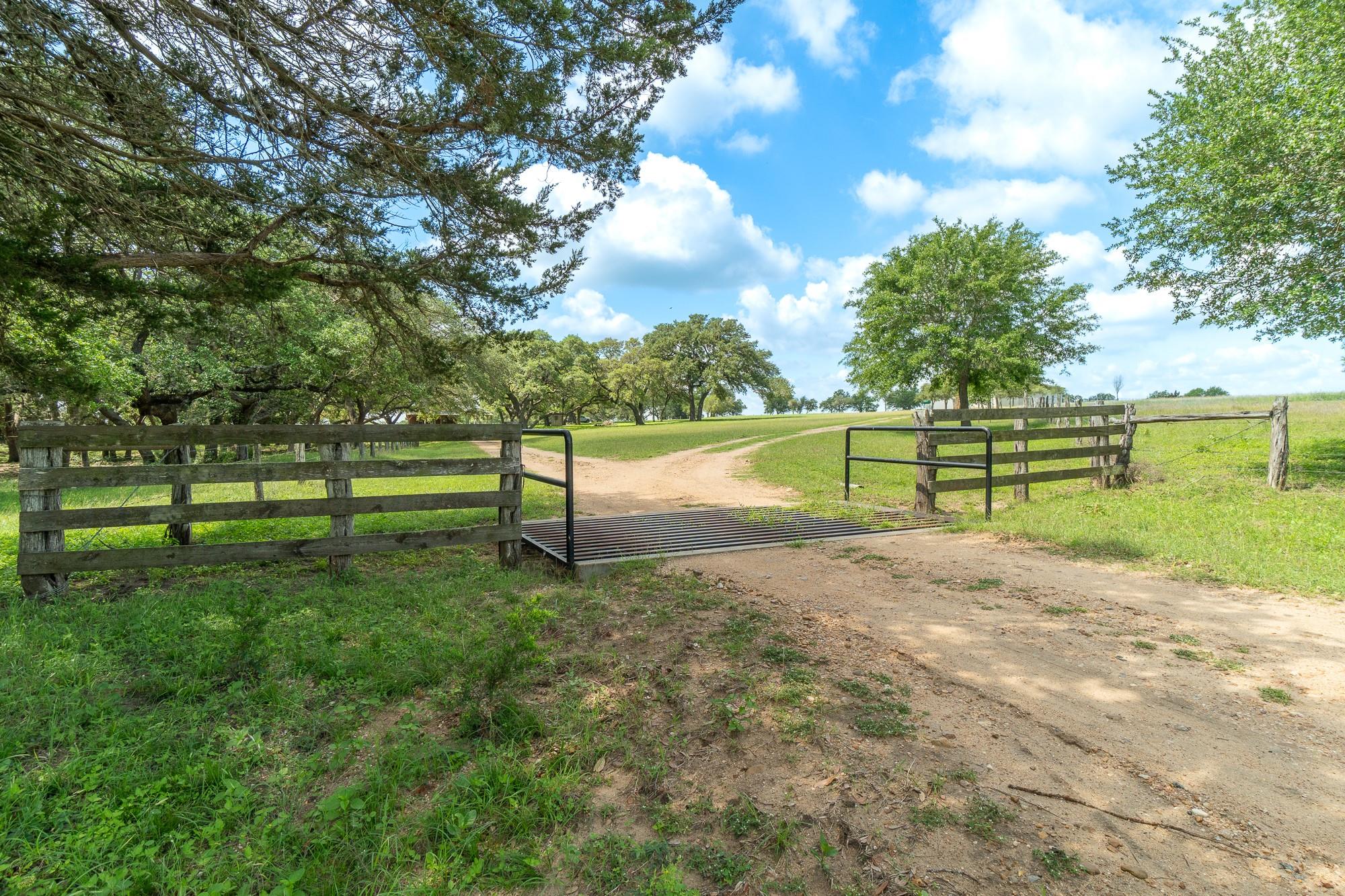 5018 Wolters Rd, Schulenburg, TX 78956