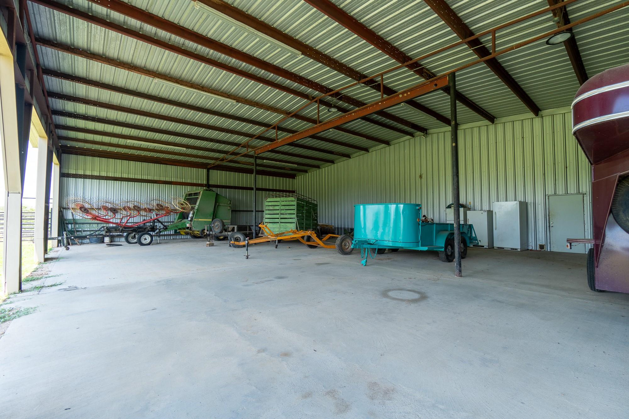 5018 Wolters Rd, Schulenburg, TX 78956