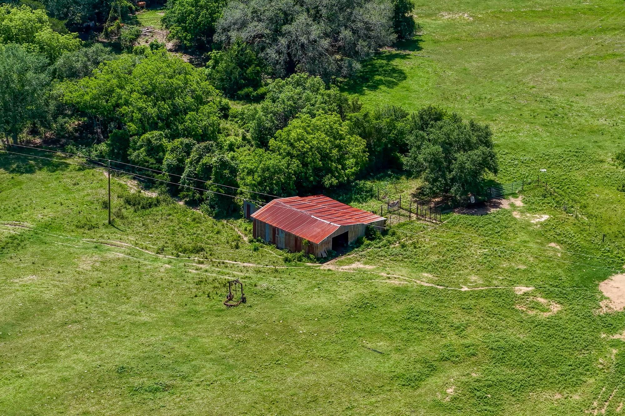 5018 Wolters Rd, Schulenburg, TX 78956