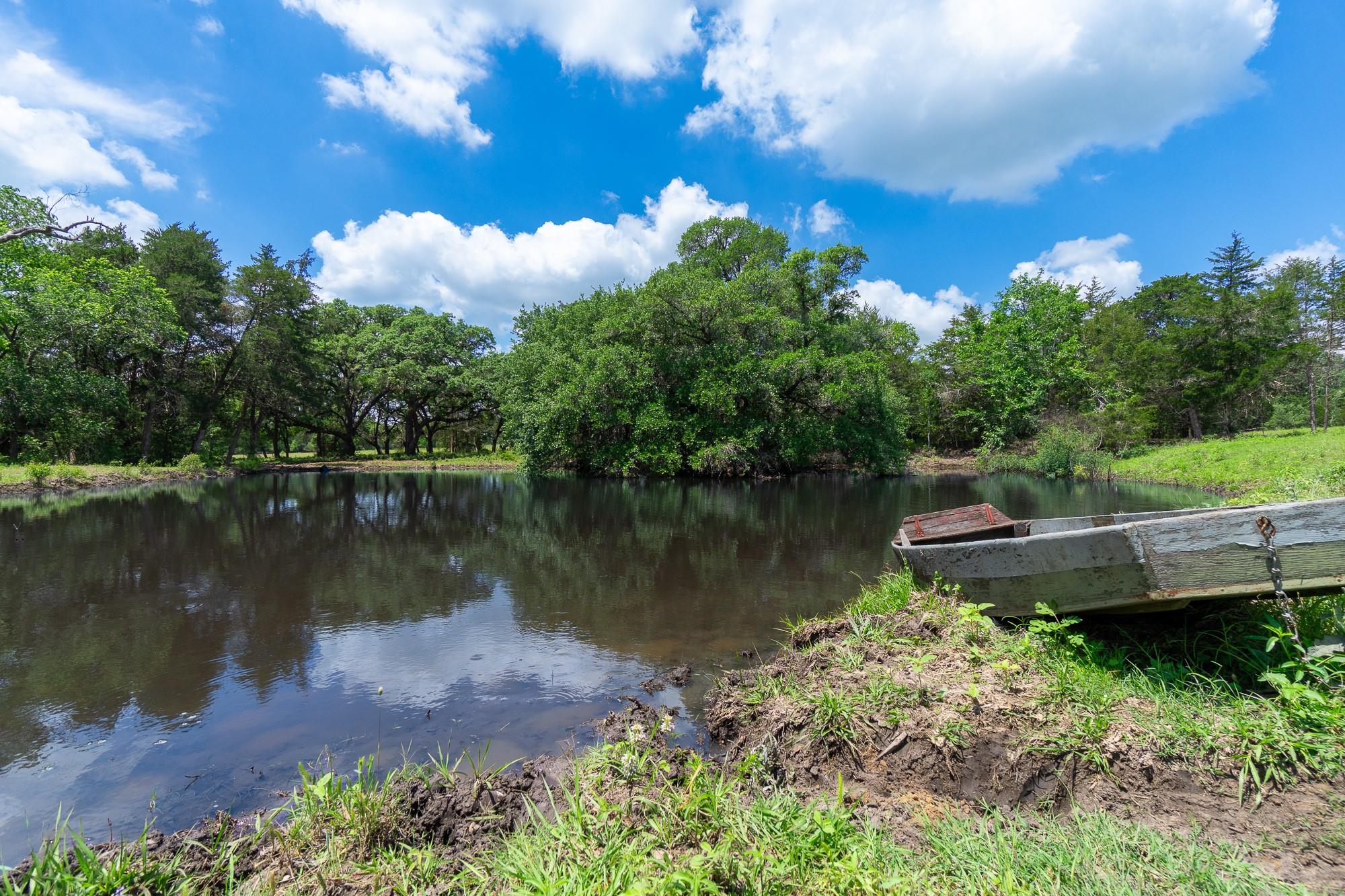 5018 Wolters Rd, Schulenburg, TX 78956