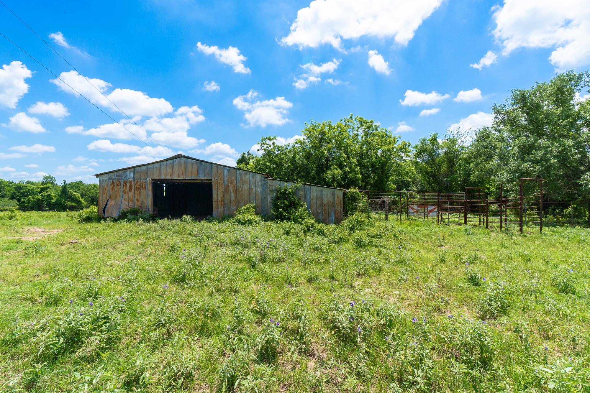5018 Wolters Rd, Schulenburg, TX 78956
