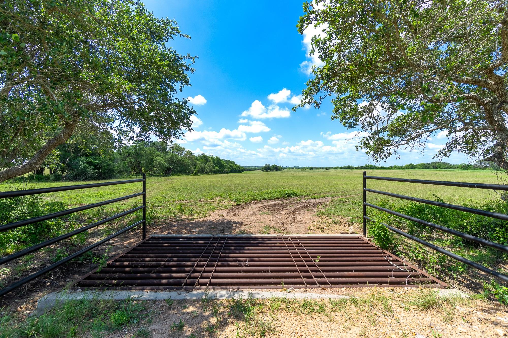 5018 Wolters Rd, Schulenburg, TX 78956