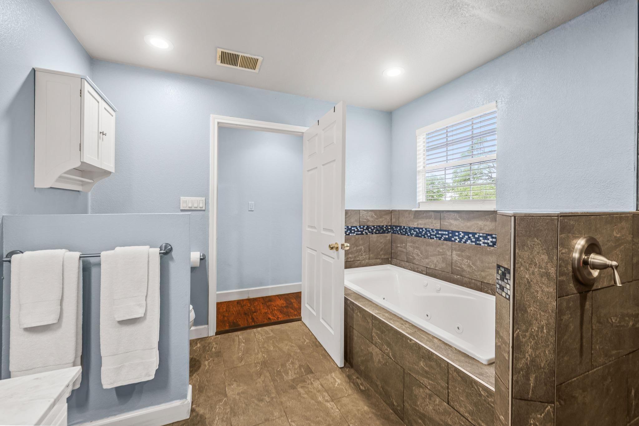 2110 Spring Valley Dr, Dripping Springs, TX 78620