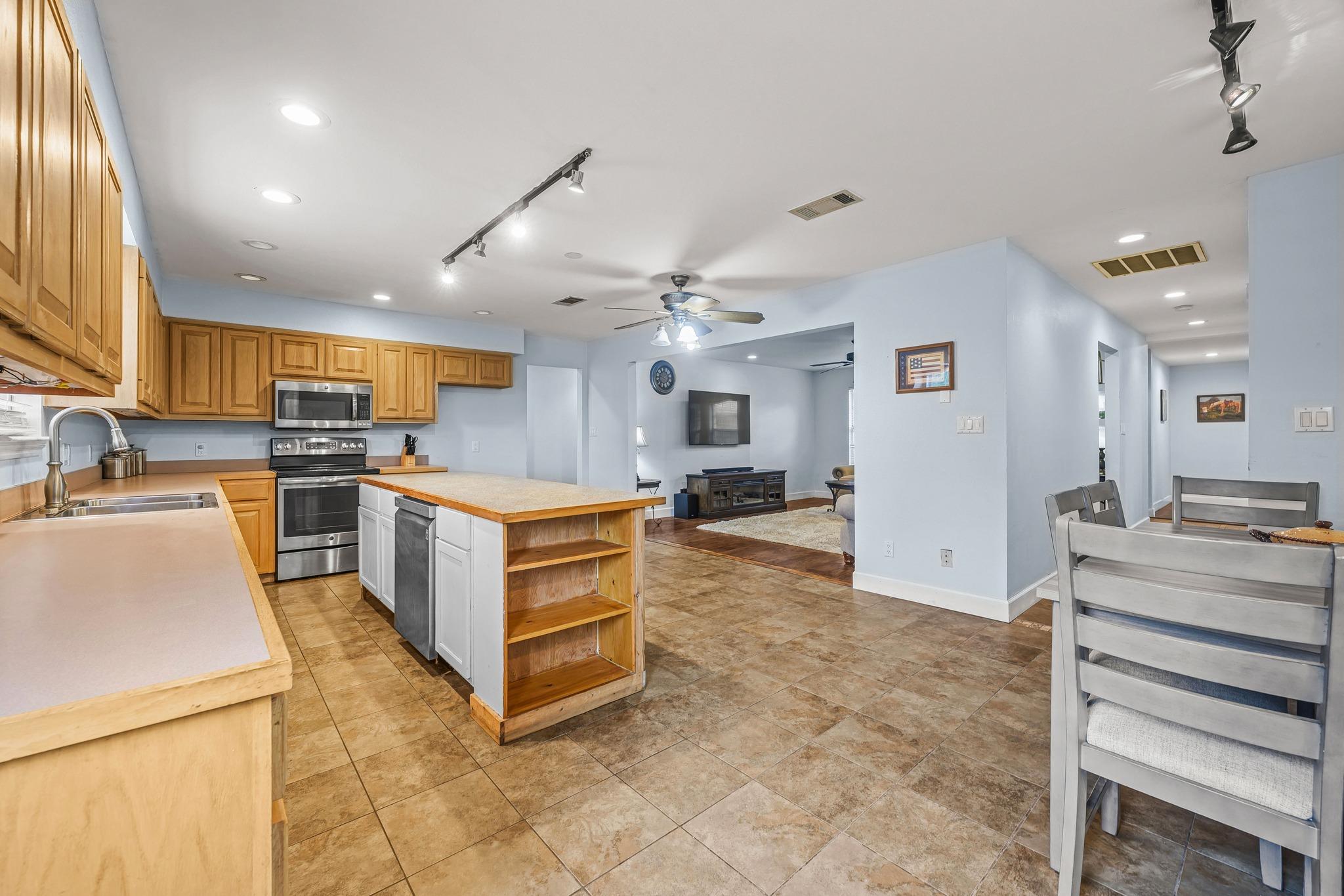 2110 Spring Valley Dr, Dripping Springs, TX 78620