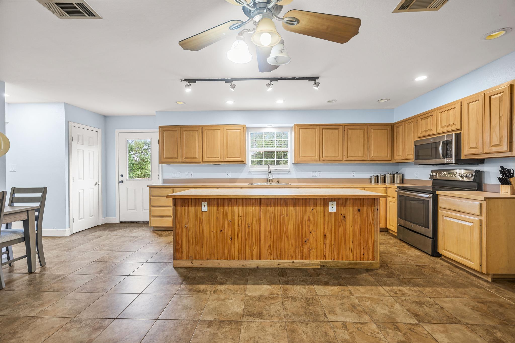 2110 Spring Valley Dr, Dripping Springs, TX 78620