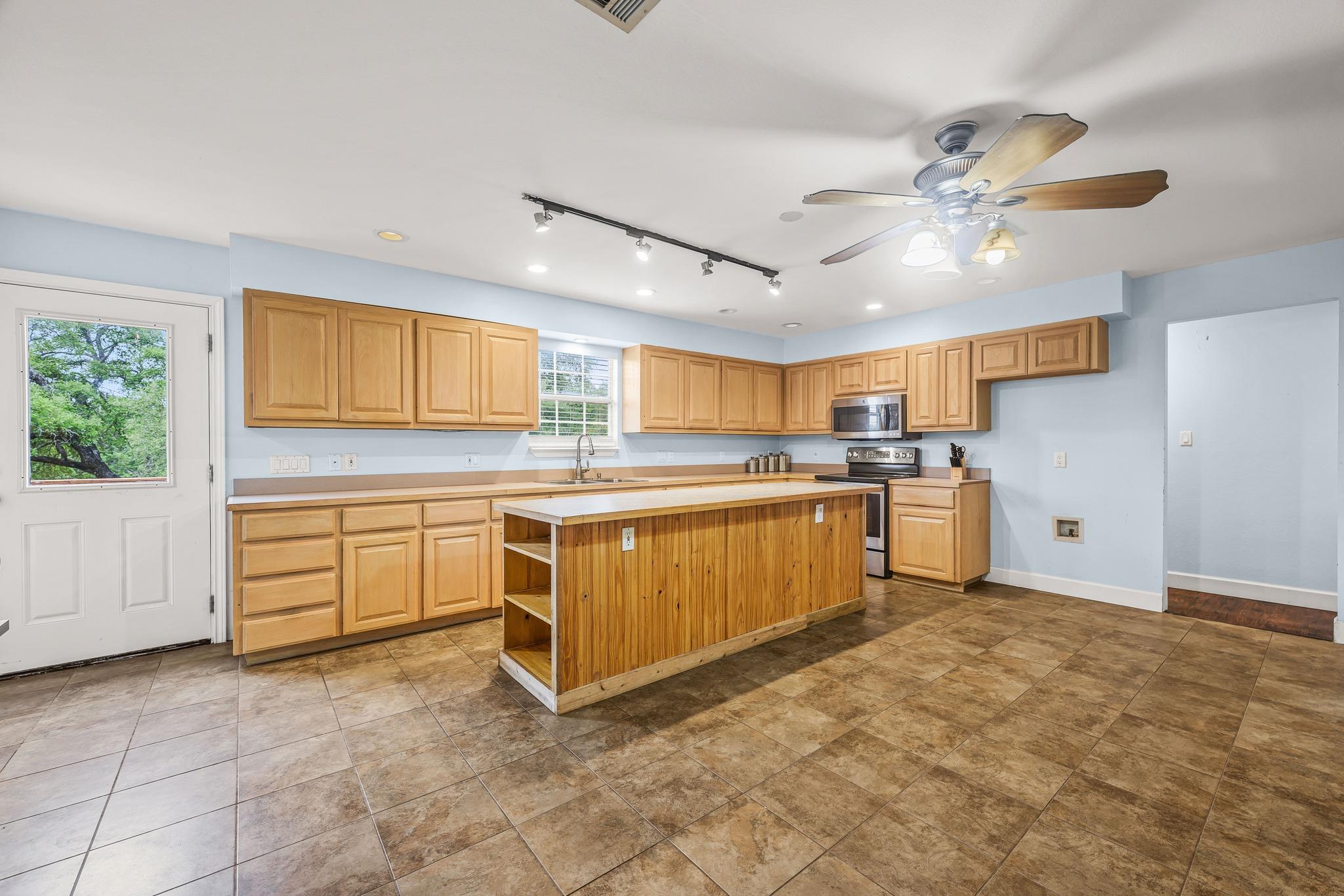 2110 Spring Valley Dr, Dripping Springs, TX 78620