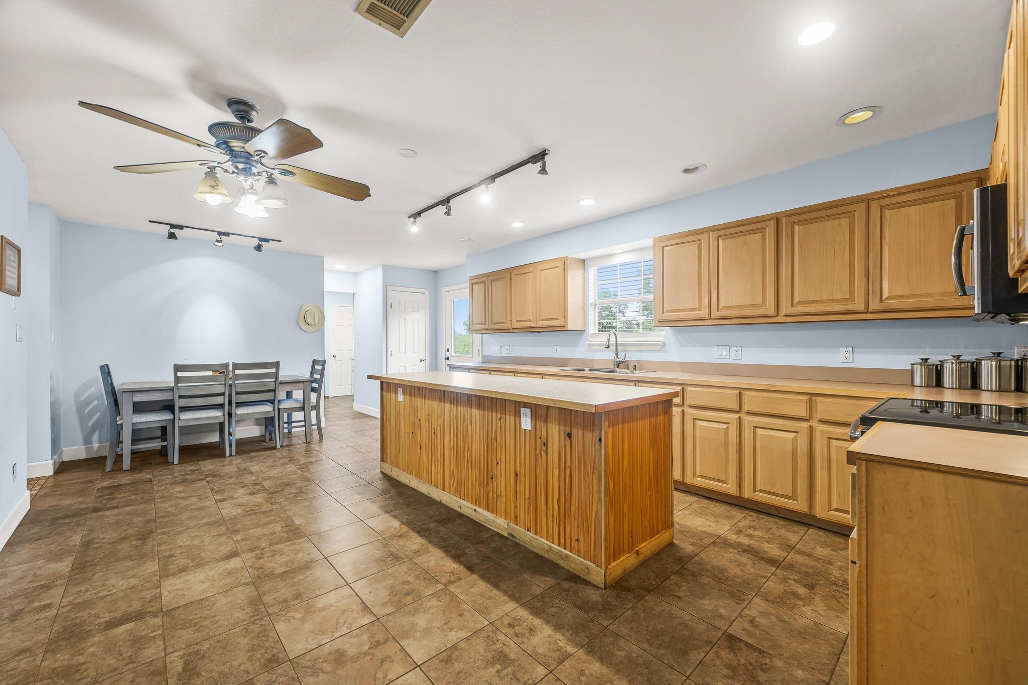 2110 Spring Valley Dr, Dripping Springs, TX 78620
