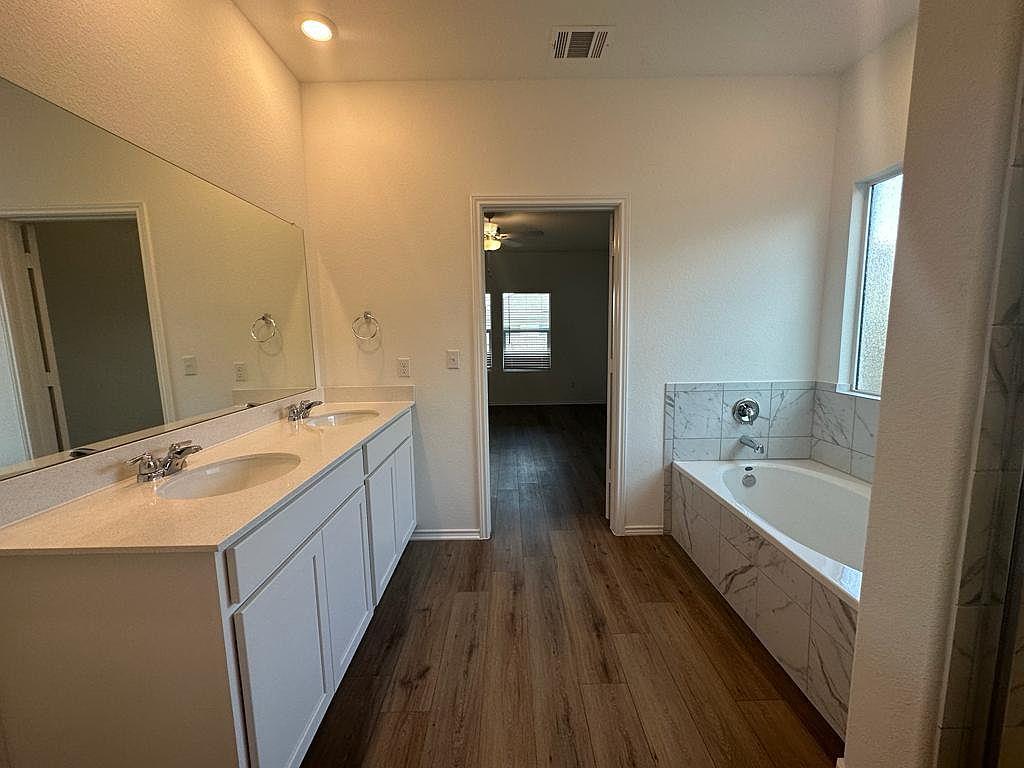 160 River Rise Rd, Kyle, TX 78640