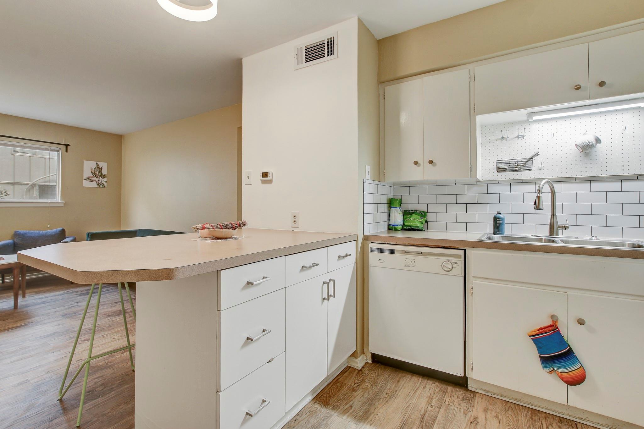 803 W 28th St # 103, Austin, TX 78705