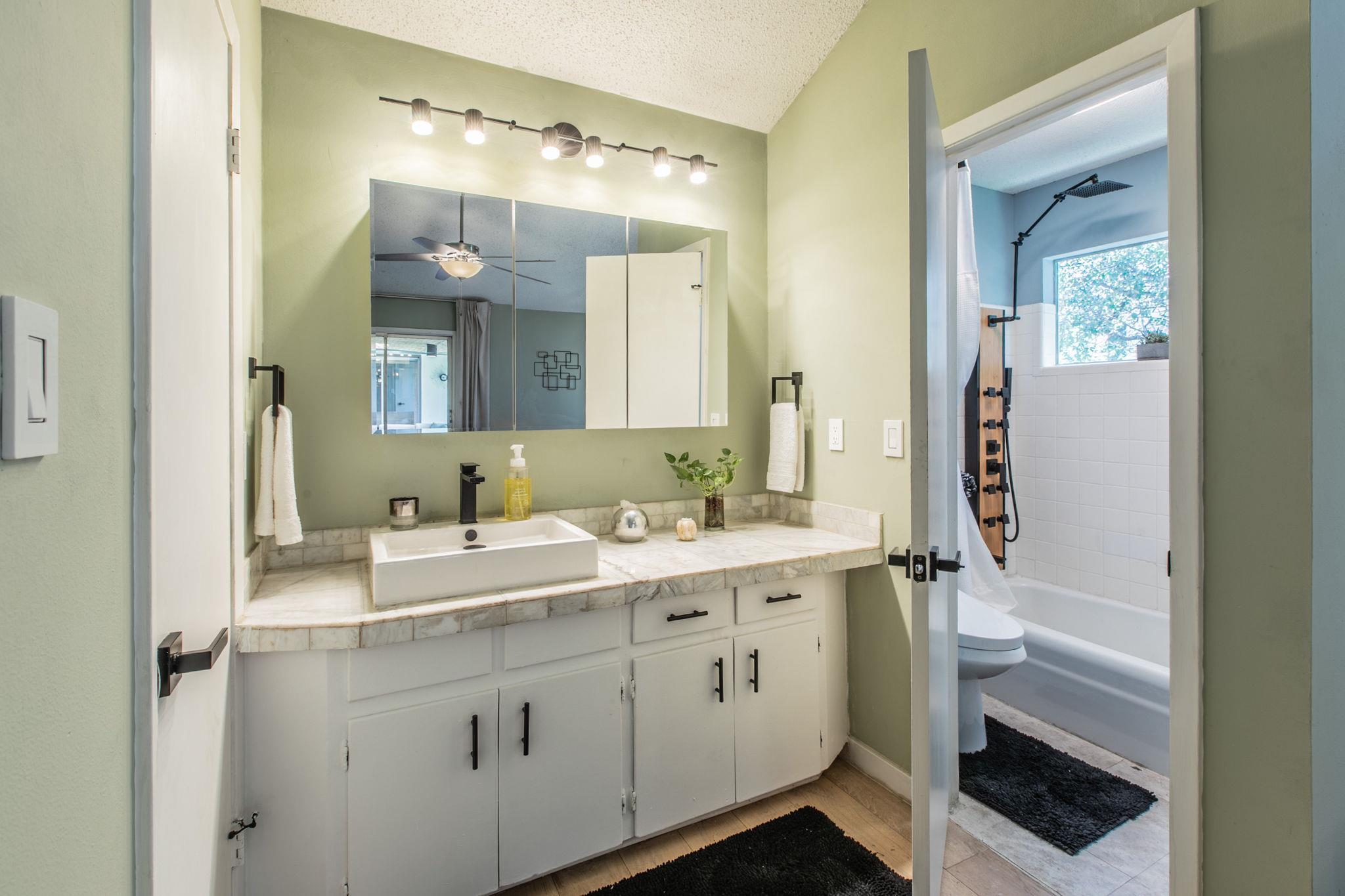 7010 Grove Crest Dr, Austin, TX 78736