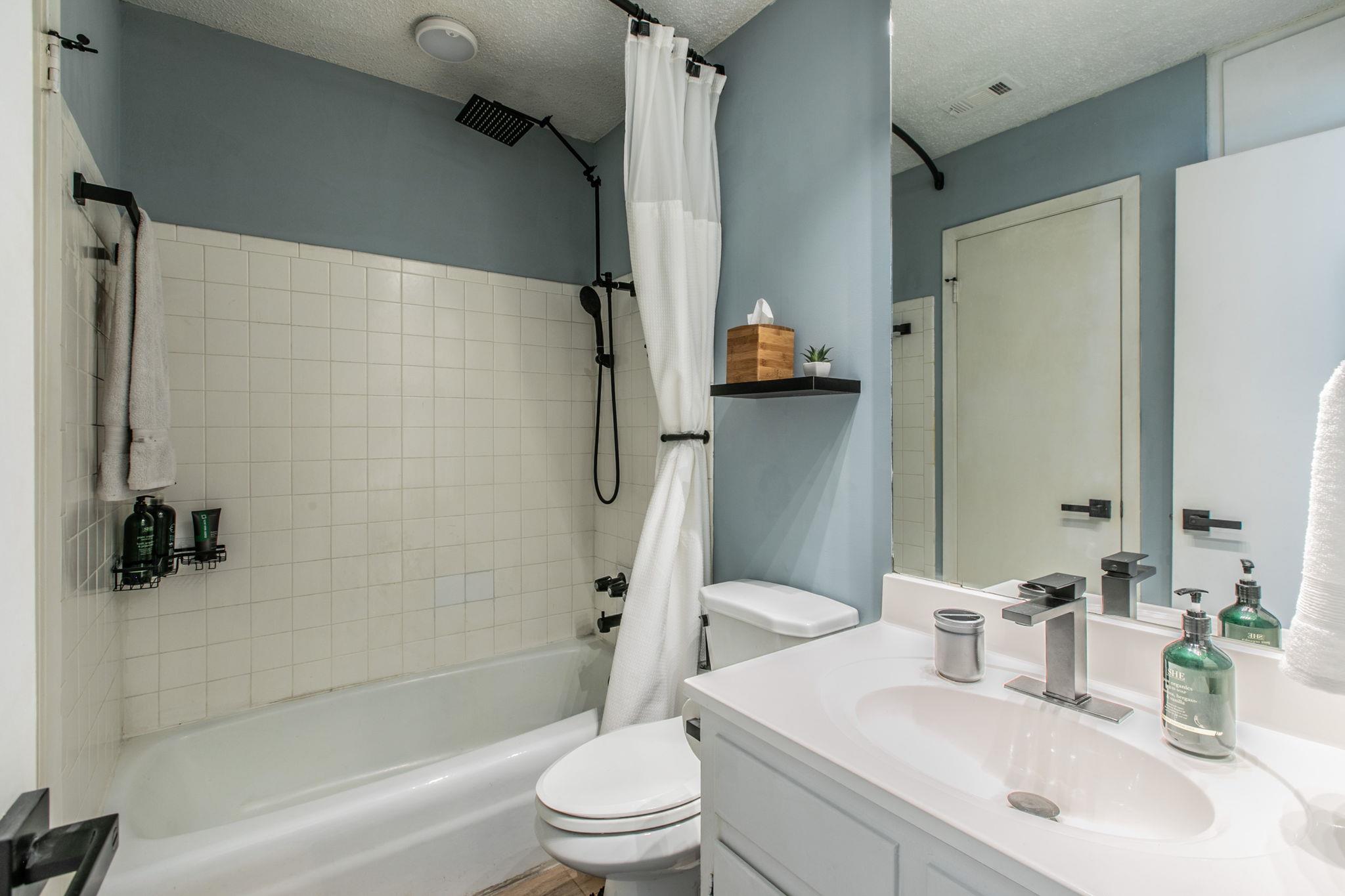 7010 Grove Crest Dr, Austin, TX 78736