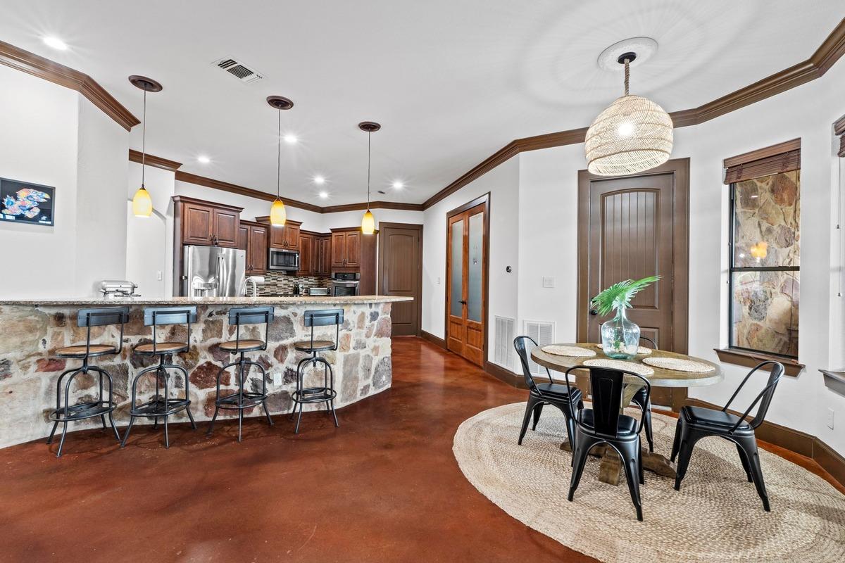 8211 Moon Rise Trl, Jonestown, TX 78645